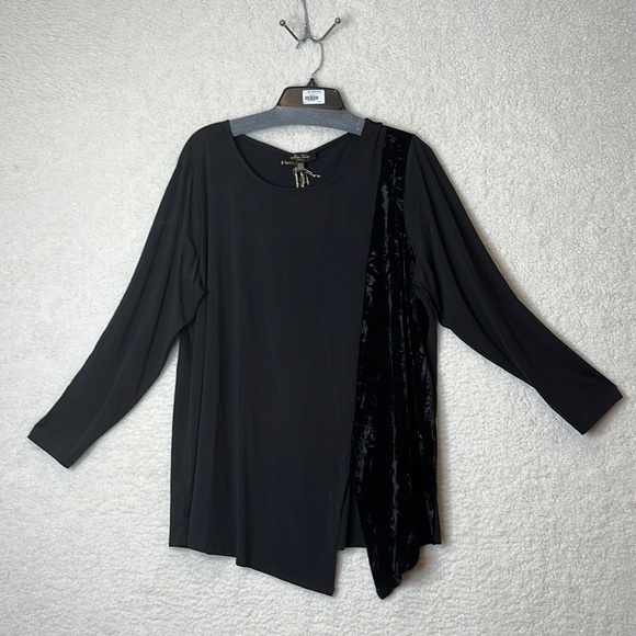 Melissa Paige Tops - NWT Melissa Paige Womans Black Suede Stretch BONUS NECKLACE Blouse Top 1X PLUS